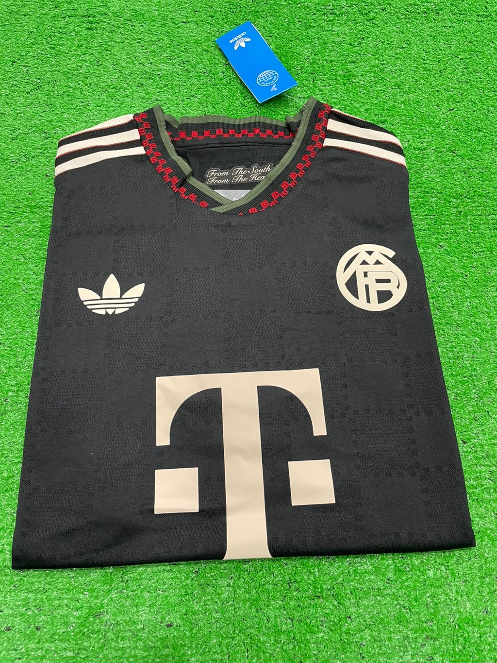 FC Bayern Munich 2025/26 third jersey in black player version